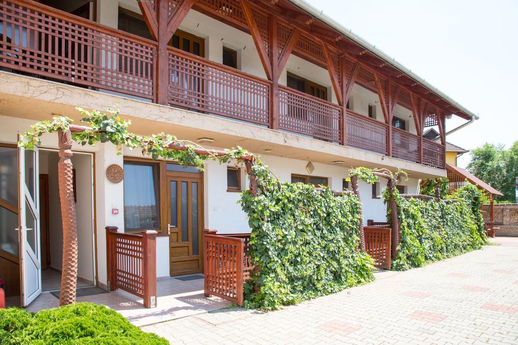 Rozsakert Apartmanhaz Hajdúszoboszló Екстериор снимка