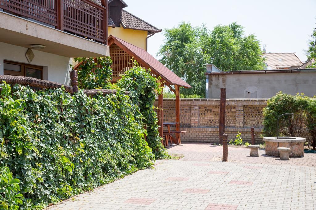 Rozsakert Apartmanhaz Hajdúszoboszló Екстериор снимка